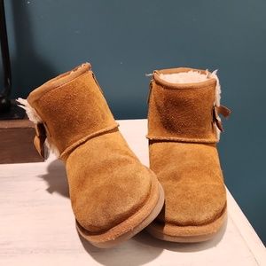 Girls ugg boots size 1